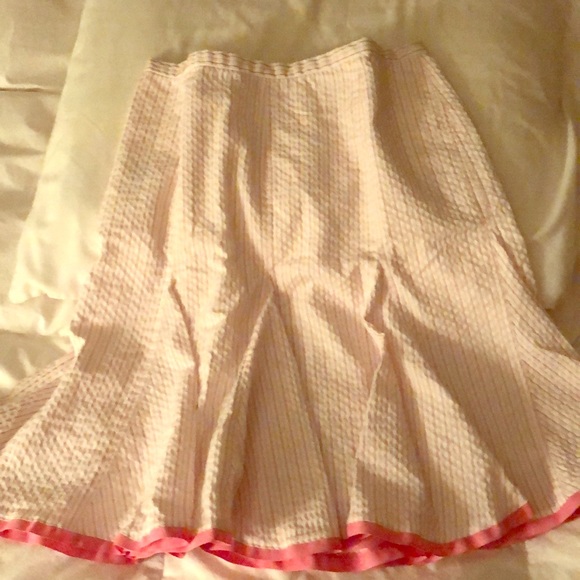 MAX STUDIO  flounce skirt w/ pink ribbon trim. - Picture 1 of 2